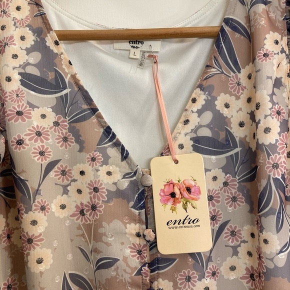 Entro NWT flutter sleeve button up v-neck floral blouse - Picture 5 of 5